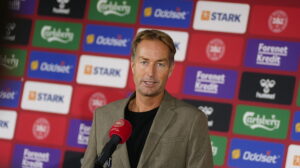 Kasper Hjulmand skifter Andreas Skov Olsen ud med Jacob Bruun Larsen.