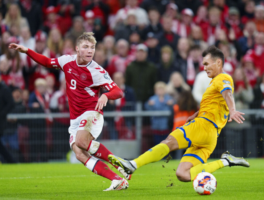 Rasmus Højlund mener, at Erling Haaland er verdens bedste angriber.