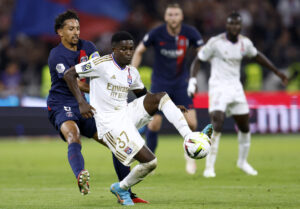 Franske L'Equipe mener at vide, at FIFA vil undersøge Lyons Nuamah-handel.