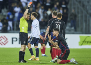 Kevin Diks fik rødt kort for FCK mod AGF