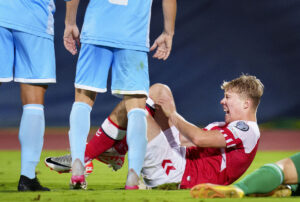 Simon Kjær og Rasmus Højlund overhørte begge, at San Marino-spillerne ville smadre Højlund.