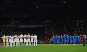 Stilhed blev afbrudt på Wembley