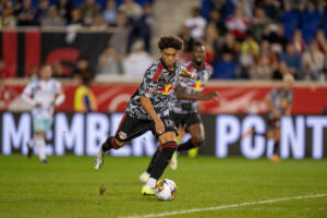 Julian Hall tiltrækker sig interesse fra Real Madrid, Manchester City og Chelsea.