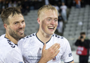 Tobias Bech satte hovedet på, og sikrede AGF tre point mod Randers