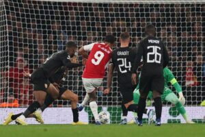 Arsenal kan sikre sig førstepladsen, når de møder Lens i Champions League