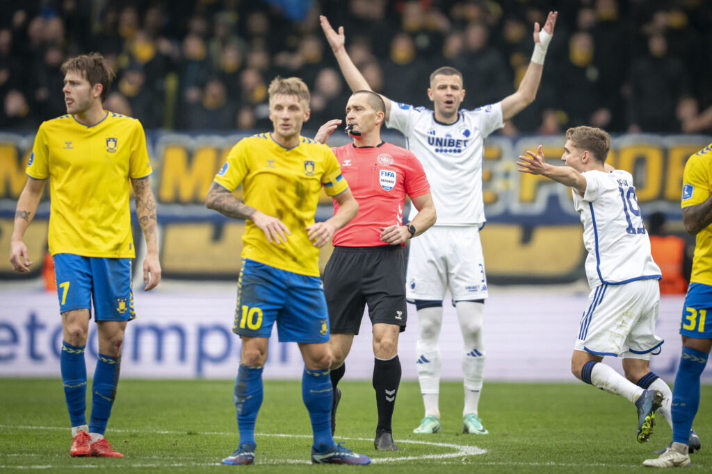 Mads Kristoffer Kristoffersen dømte ikke straffe i kampen mellem FCK og Brøndby.