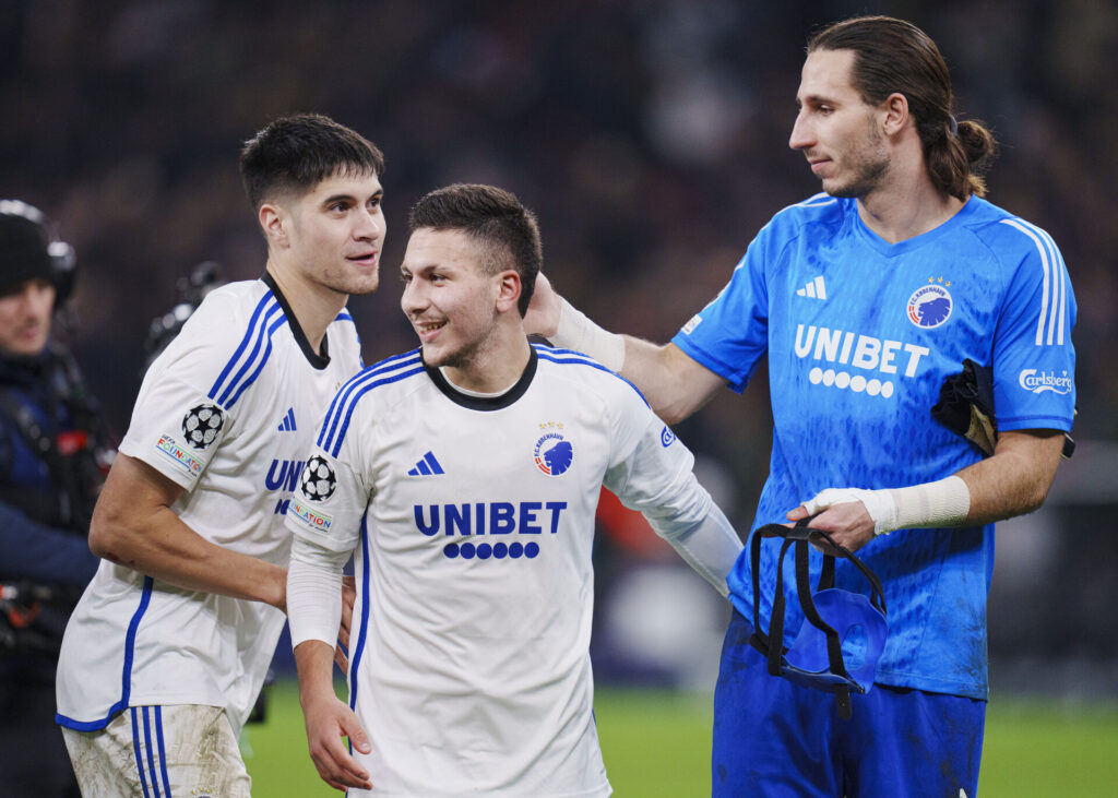 Der var storklubber i Parken for at følge Roony Bardghji, da F.C. København sejrede over Manchester Untied.