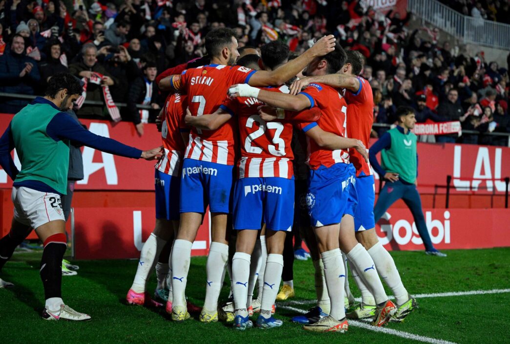 Girona, i det rød/hvide trøjer, jubler over et mål i La Liga.