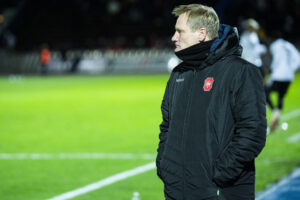 Per Frandsen blev fældet og røg i jorden under kampen i Superligaen mellem Hvidovre IF og Vejle Boldklub.