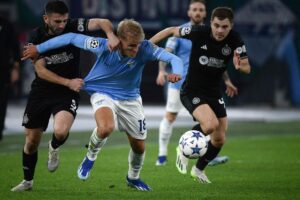 Gustav Isaksen for ros for sin indsats i Champions League-kampen mellem Lazio og Celtic.