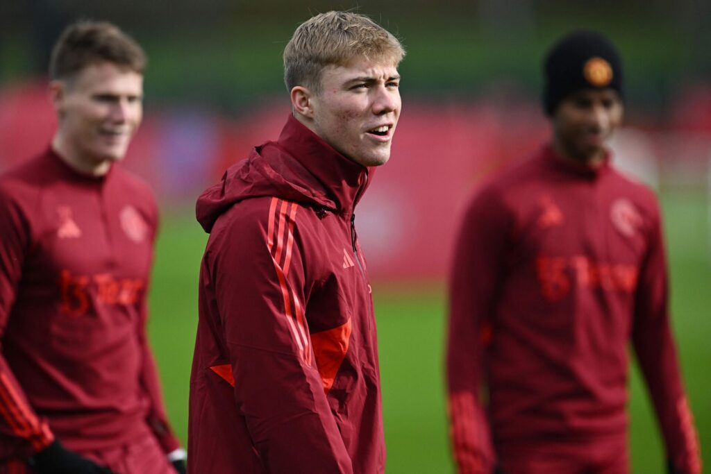 Rasmus Højlund er med i Manchester United-truppen forud for Champions League-opgøret i Parken.