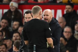 Erik ten Hag har karantæne mod Everton.