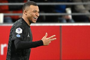 Kylian Mbappé får kritik af Luis Enrique på trods af hattrick mod Reims.