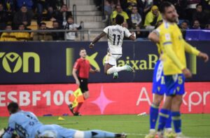 Rodrygo-scorer-to-og-assisterer-Jude-Bellingham-mod-Cadiz
