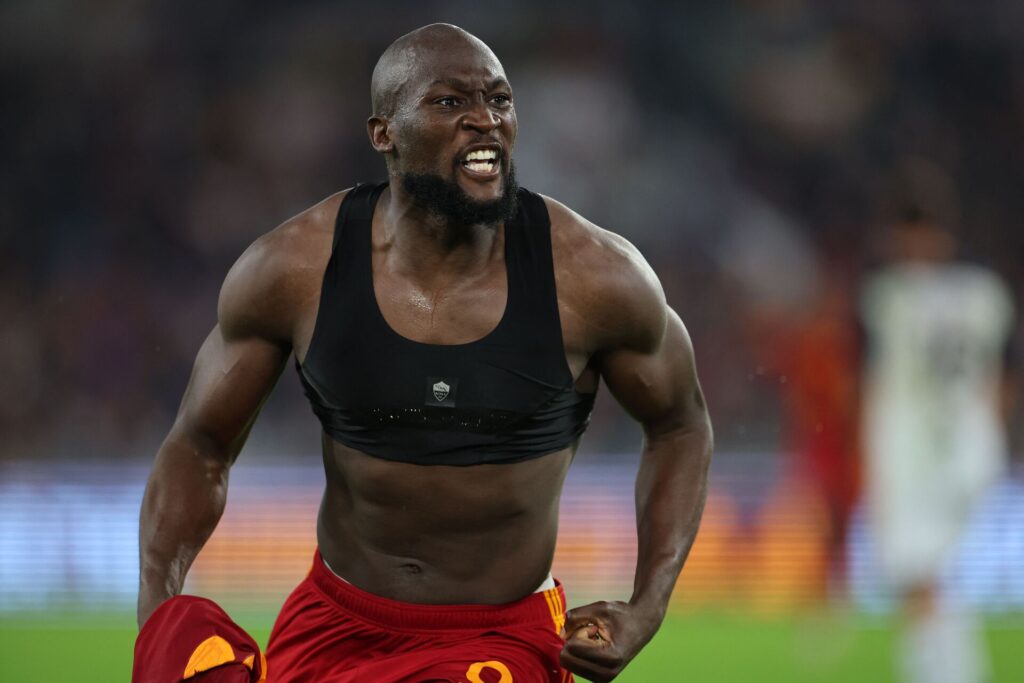 Ifølge Sky Sports vil AS Roma hente Romelu Lukaku permanent.