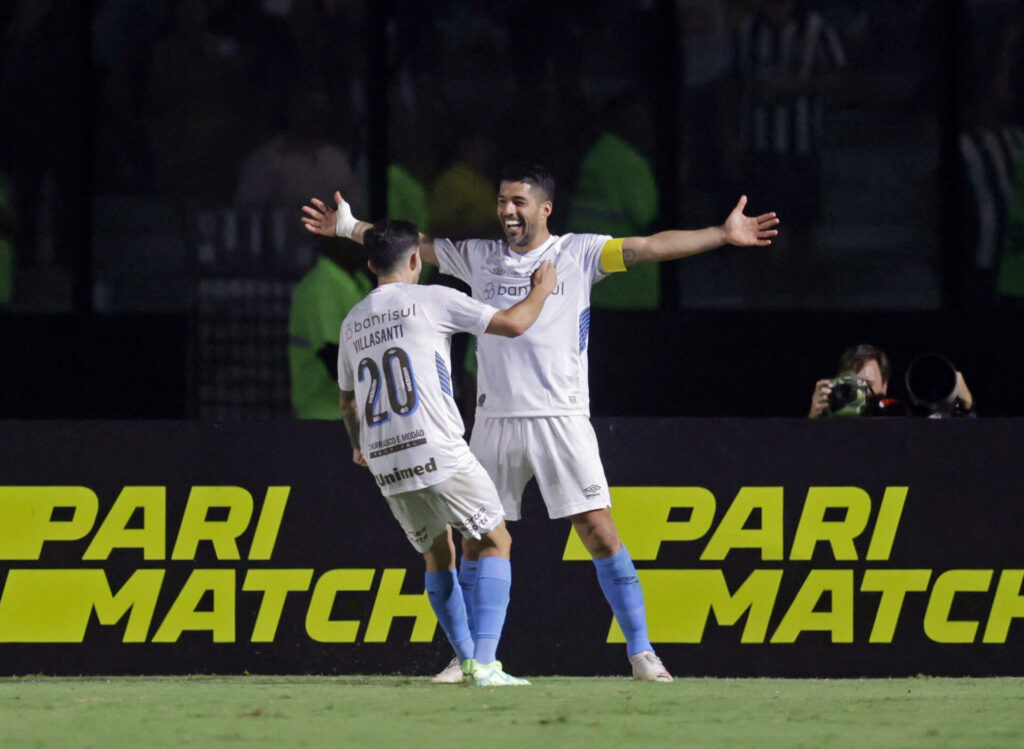 Luis Suarez scorede natten til fredag et hattrick for Gremio.