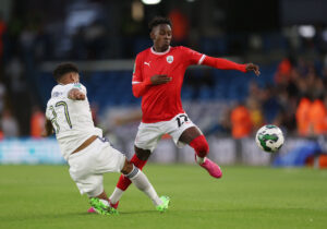 Barnsley besejrede Wycombe med 1-0 efter en gigantisk målmandsfejl.
