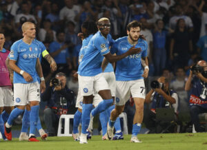 Victor Osimhen og Kvaratskhelia jubler efter scoring.