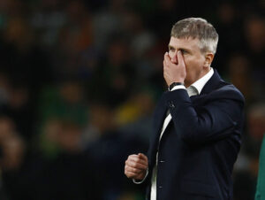 Stephen Kenny tager sig til hovedet