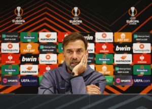 Jürgen Klopp bekræfter, at Liverpool må undvære Diogo Jota og Alisson, der begge er blevet skadet.