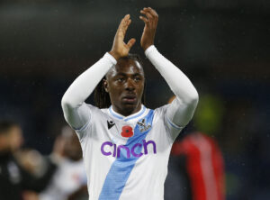 Eberechi Eze har forlænget sin aftale med Crystal Palace.