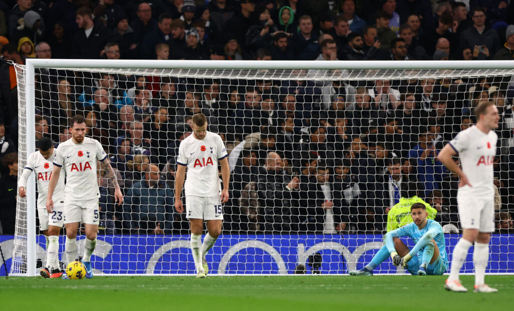 Tottenham fik sit første nederlag i Premier League, da de tabte hjemme mod Chelsea. VAR fik en stor rolle.