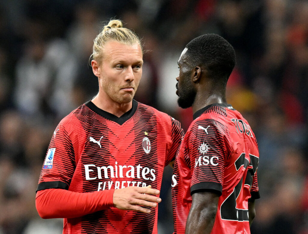 Simon Kjær og Fukayo Tomori i aktion for AC Milan.