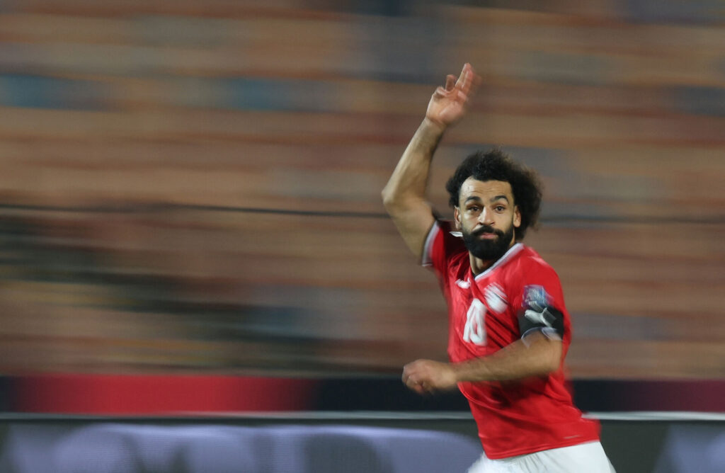 Baneløbere slog ud efter Mohamed Salah i kampen mellem Sierra Leone og Egypten søndag.