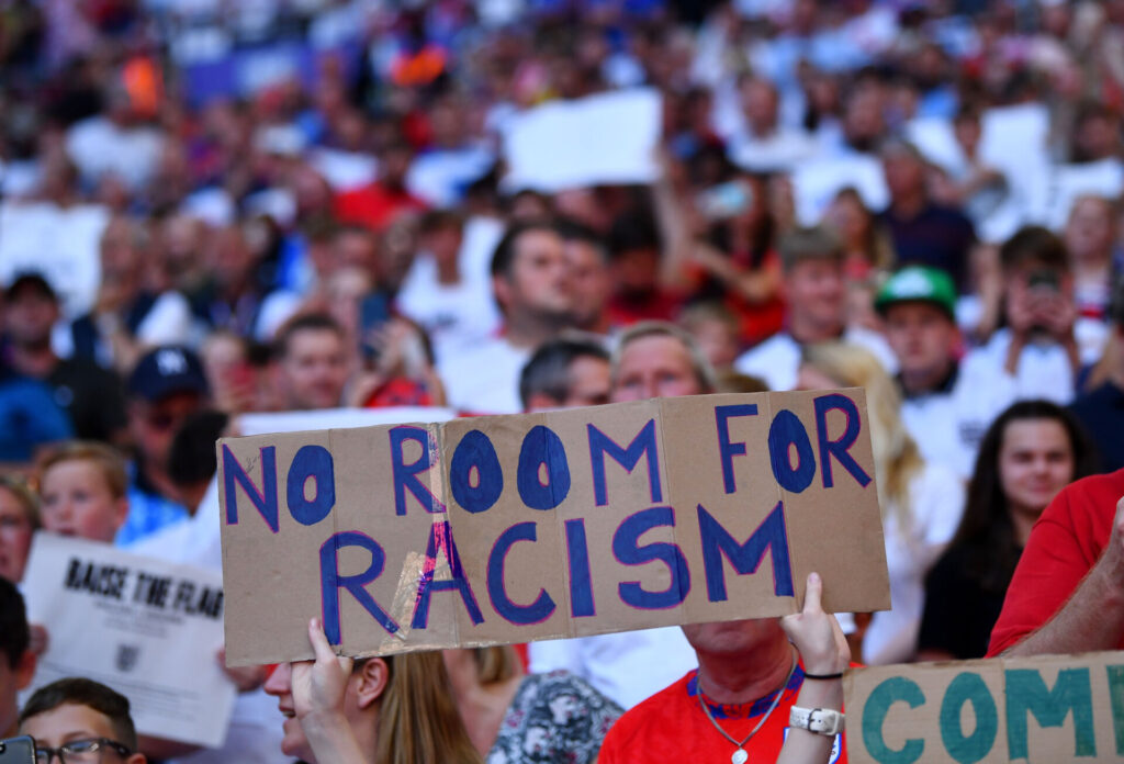 To Newcastle-spillere er blevet udsat for racisme.