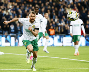 Mads Fenger har i mange år tørnet ud for Hammarby - og det bliver han ved med.