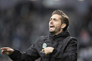 Jakob Poulsen ærgrer sig over Viborgs røde kort mod AGF.