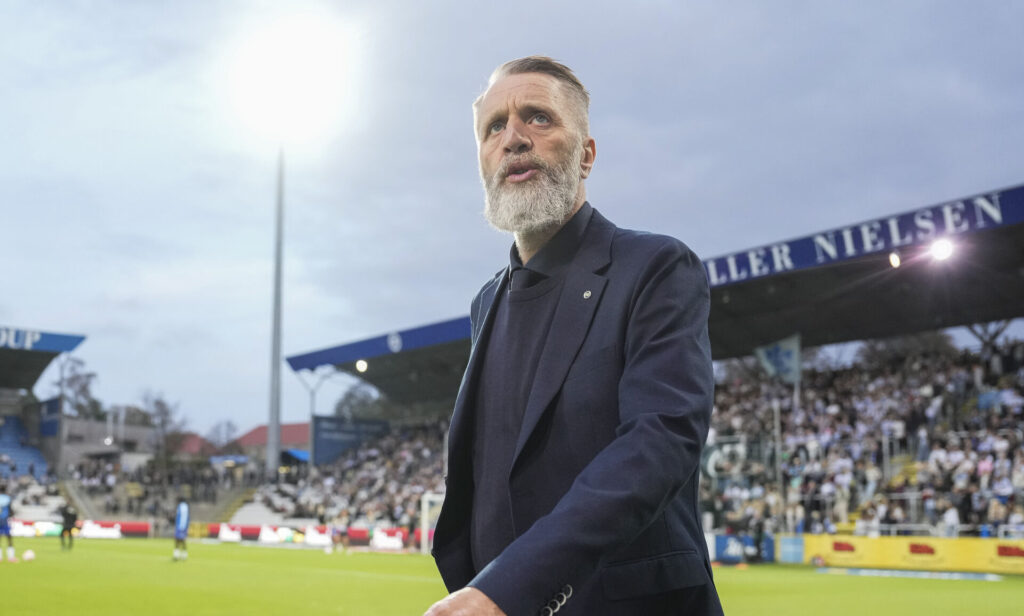 Björn Wesström går rundt på Odense Stadion
