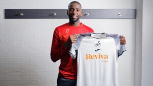 Swanseas City har hentet Yannick Bolasie tilbage til de britiske øer.