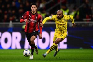 Donyell Malen i kamp mod AC Milan.