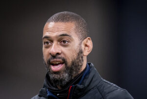 David Nielsen iført sort trøje kigger uforstående