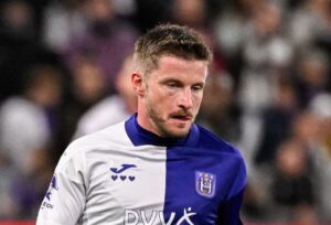 Anders Dreyer løber med tungen ud af munden