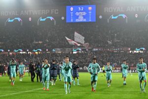 Ferran Torres mener, at folk udefra forsøger at stikke en kæp i hjulet på FC Barcelona