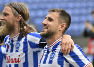 Bashkim står arm i arm med OBs Bjørn Paulsen