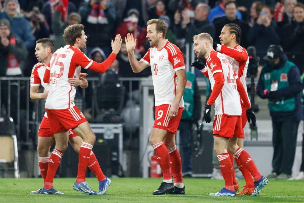 Jubel hos Bayerns spillere med highfives