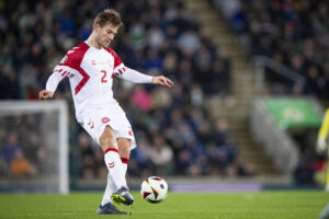 Joachim Andersen i kamp for Danmark mod Nordirland.