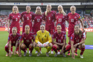 Sofie Svava og Katrine Veje udgår fra den danske landsholdstrup mod Island.