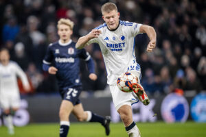 Andreas Cornelius i aktion mod AGF