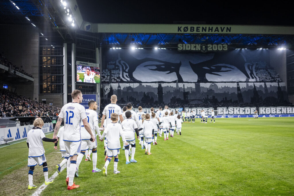 FCKs spillere går på banen i Parken