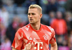 de Ligt iført Bayern-trøjer