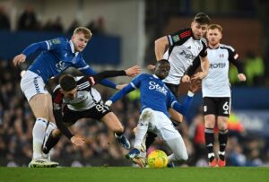 Everton og Fulham skal ud i returopgør i Carabao Cuppen.
