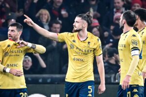 Tottenham vil lukke handlen med Genoas Radu Dragusin.