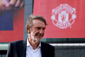 Sir Jim Ratcliffe har nu officielt købt sig ind i Manchester United.
