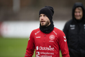 Lasse Schöne tangerede fredag aften rekorden for den udlænding med flest kampe i den hollandske Æresdivision.