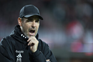 Lyngby-træneren Freyr Alexandersson i kampen mod Silkeborg IF.