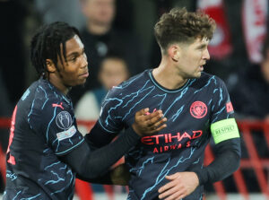 To Manchester City-spillere jubler efter mål